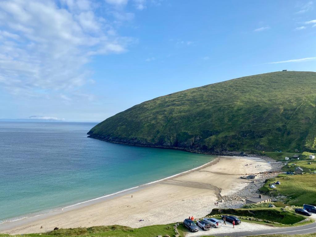 Minaun Cliff View Lägenhet Keel  Rum bild